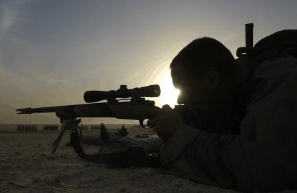 狙击手的照片,精准瞄准，生死一线